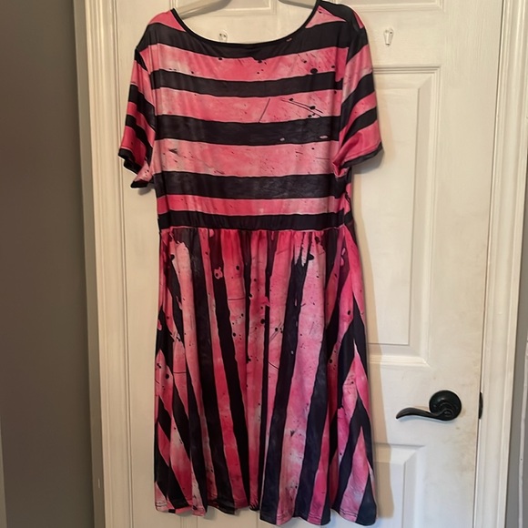 Pink striped dress - Picture 2 of 4